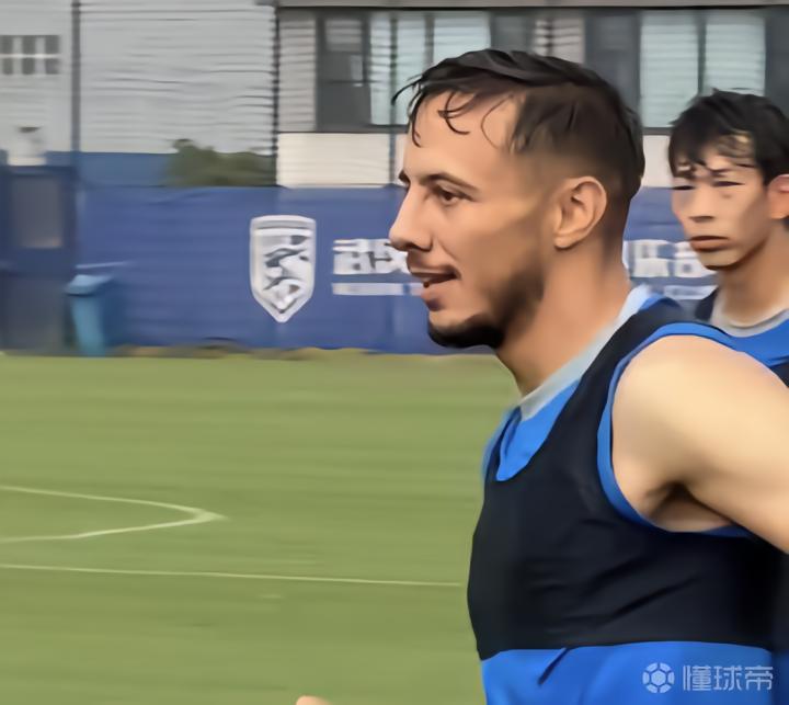 武汉三镇新外援洛泰参与赛前合练，战铜梁龙有望登场
