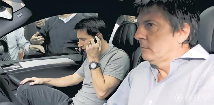 梅西启程返回罗萨里奥,送别父亲豪尔赫
