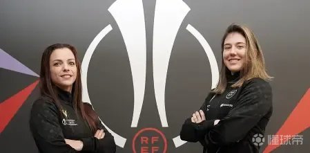 历史性时刻,西乙首次迎来两位女裁判同场执法